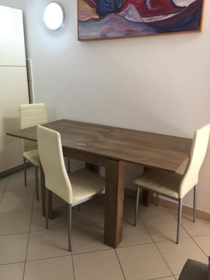 Apartma איזולה מראה חיצוני תמונה